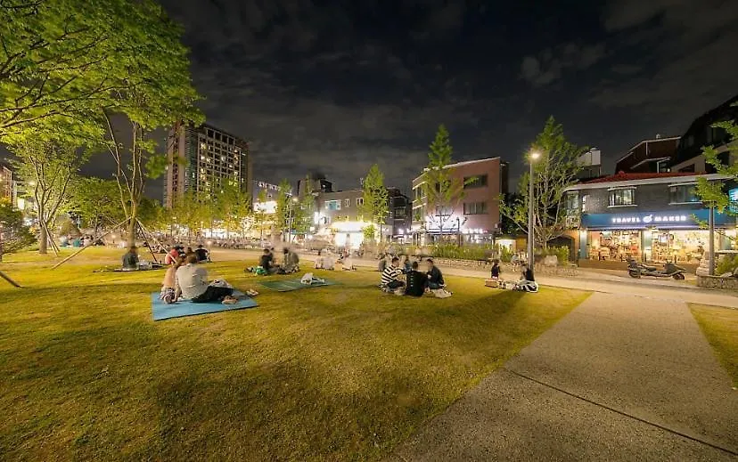 Vandrerhjem 3Min From Metro - Lodging With Roof Terrace - Convenient Transport - Cvs Downstairs - Hot Places Nearby Vandrehjem Seoul