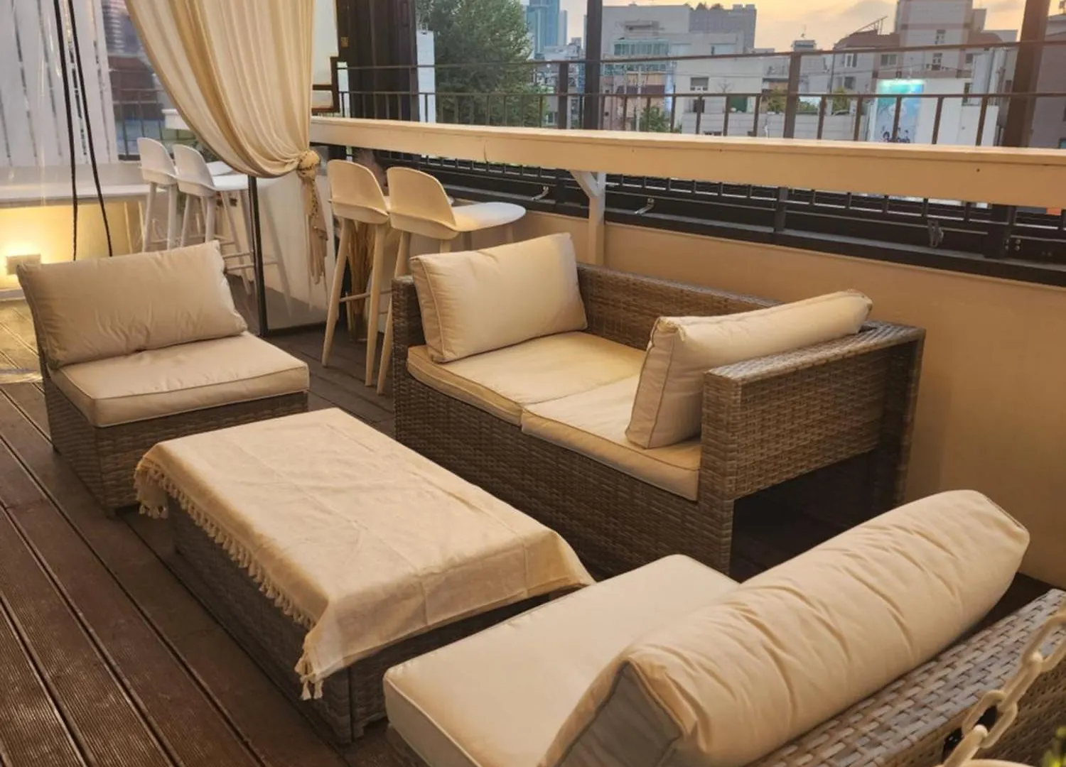 3Min From Metro - Lodging With Roof Terrace - Convenient Transport - Cvs Downstairs - Hot Places Nearby Hostel Seoul South Korea